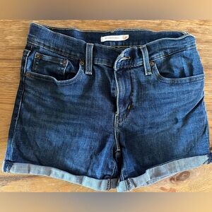 Levi shorts size 28 mid length , worn once